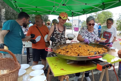 Imagen de la paellada popular del año pasado durante las fiestas de las Delicias.