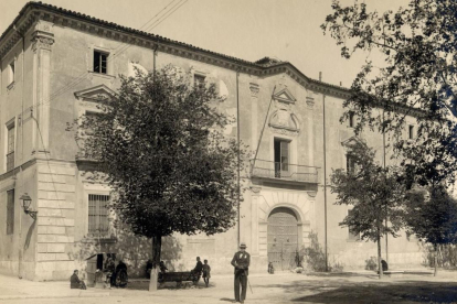 El Palacio de los Viviero, en aquel entonces sede de la Audiencia Territorial de Valladolid, en 1930