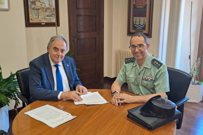 El alcalde de Laguna de Duero y el Coronel de la Comandancia de la Guardia Civil firman la prórroga