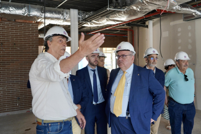 El consejero de Sanidad, Alejandro Vázquez, visita las obras del nuevo centro de salud de La Magdalena de Valladolid.