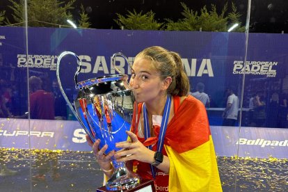 Alejandra Alonso celebra la victoria en el Campeonato de Europa