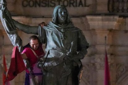Retirada del pañuelo de fiestas al Conde Ansúrez