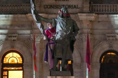 Retirada del pañuelo de fiestas al Conde Ansúrez