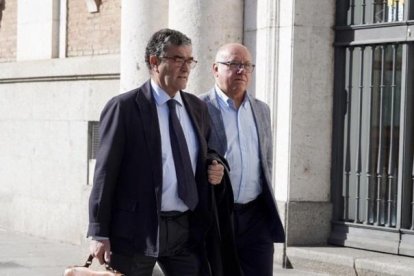 Alfonso Centeno a su llegada al juicio de Meseta Ski.