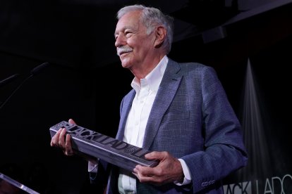 El escritor Eduardo Mendoza triunfa en la cuarta edición del certamen Blacklladolid.