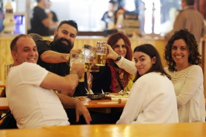 La primera edición del Oktoberfest en la plaza de toros de Valladolid