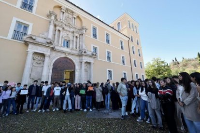 Los estudiantes claman contra la nueva EBAU ante la Consejería de Educación