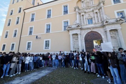 Los estudiantes claman contra la nueva EBAU ante la Consejería de Educación