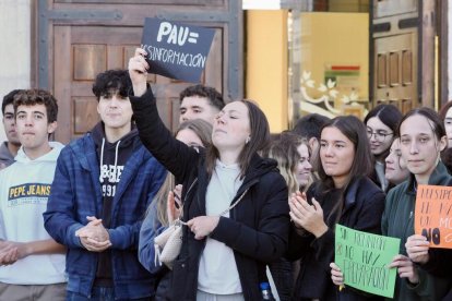 Los estudiantes claman contra la nueva EBAU ante la Consejería de Educación