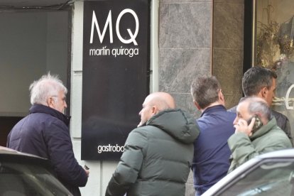 Largas colas para hacer reservas en el gastrobar Martín Quiroga.