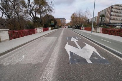 Eliminación del carril restringido en el puente de Poniente