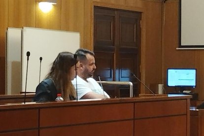 El vendedor y su abogada comparecen en la vista celebrada en la Audiencia de Valladolid