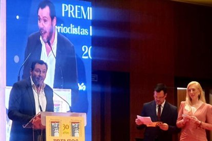 Momento en el que Puente recogió su premio.