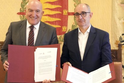 El alcalde de Valladolid, Jesús Julio Carnero, y el director general de Iberaval, Pedro Pisonero.
