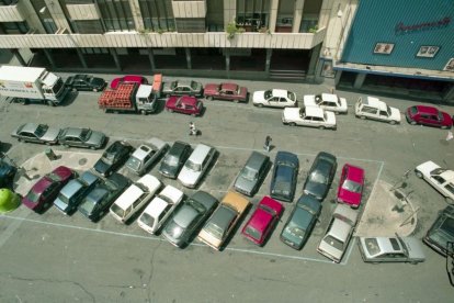 Vista de la plaza Martí y Monsó antes de su remodelación y peatonalización en los años 80.