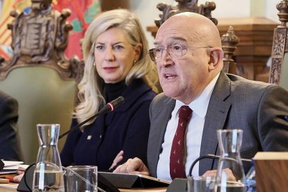 El alcalde, Jesús Julio Carnero, durante una intervención en el Pleno de este lunes. PHOTOGENIC