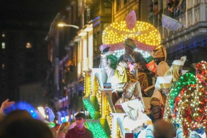 Los Reyes Magos llevan la ilusión a las calles de Valladolid