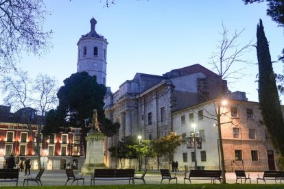 Catedral de Valladolid vista desde la plaza de la Universidad