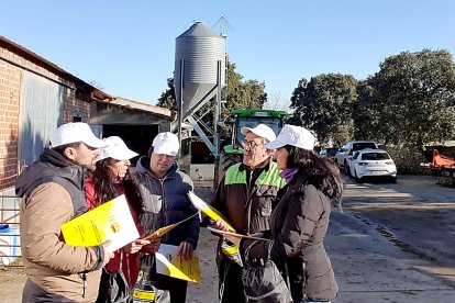 El primer grupo de jóvenes agricultores inicia estancias formativas en una de las 16 granjas escogidas