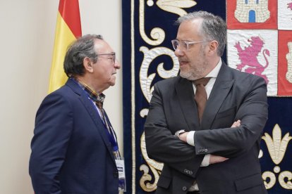 El alcalde de Villalar, Luis Alonso Laguna, y el presidente de las Cortes, Carlos Pollán.