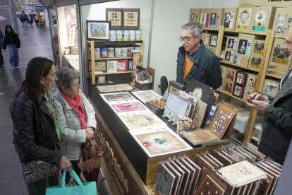 Imágenes de la feria de Artesanía de Valladolid situada en la Acera de Recoletos