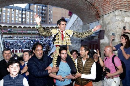 Emilio de Justo salió de la plaza por la puerta grande.