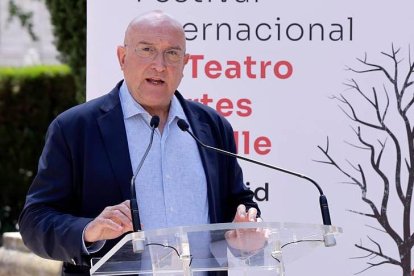 El alcalde de Valladolid, Jesús Julio Carnero, interviene en la clausura del TAC.