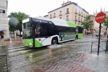Calles y locales anegados en la zona centro