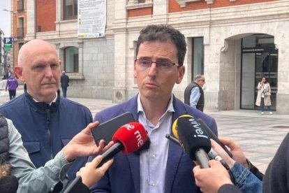 Pedro Herrero, portavoz del Grupo Municipal Socialista, atiende a los medios en el día después de la tormenta