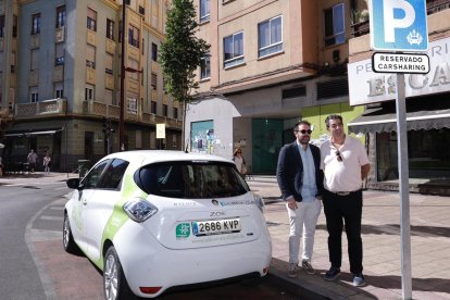 Aparcamiento en la plaza Circular.