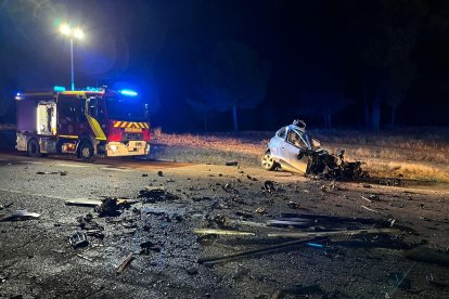 Choque frontal entre un camión y un turismo a la altura de Traspinedo.