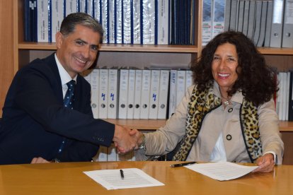 osé Antonio Benavides; director territorial de Cajamar en Castilla y León, Lourdes Gullón, presidenta de Galletas Gullón