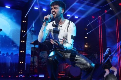 Iván Rojo interpretando 'It's My Life' en la Gala 1