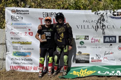 Víctor Valle, con su trofeo en Ourense.