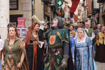 Desfile medieval en las calles de Tordesillas
