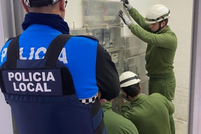 Vuelven a desenganchar el agua y la luz a los okupas de Arroyovereda