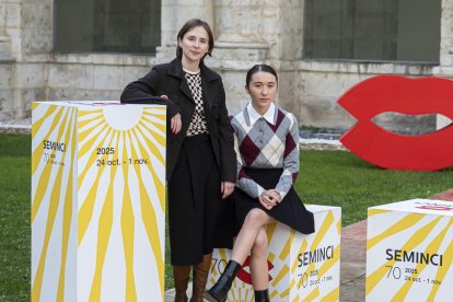 La directora Lucía Aleñar y la actriz Zoe Stein, que presentan 'Forastera' en Seminci.