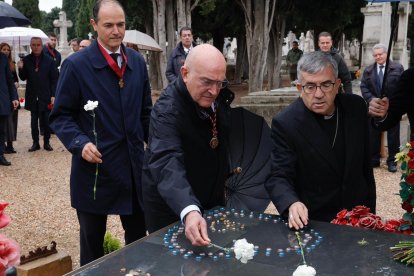Día de Todos los Santos en el cementerio de El Carmen de Valladolid.