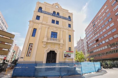 Imagen reciente del edificio de la plaza de Madrid.