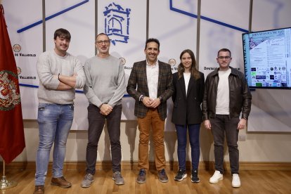 El diputado de Promoción Agroalimentaria y Consumo, Moisés Santana, junto a la alcaldesa de La Zarza, Silvia Domínguez, han presentado las Jornadas de Exaltación del Nícalo.