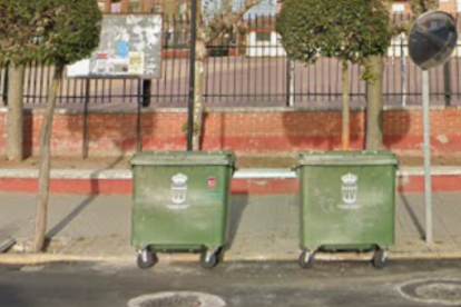 Cubos de basura de la calle Cascajo de Laguna de Duero