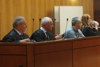 Archivo - Trib.-Fiscalía mantiene 5 años de cárcel por la muerte por atropello de tres camioneros y eleva a 7 la inhabilitación.