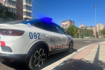 Un coche de la Policía Municipal de Valladolid en una  imagén de archivo