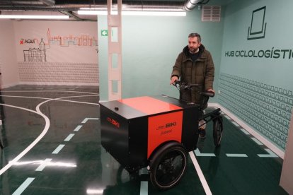 Hub Ciclologístico de BIKI  una biclicleta de carga