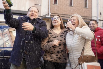 El 'Gordo' de la Lotería de Navidad reparte 468 millones de euros en La Bañeza, en León