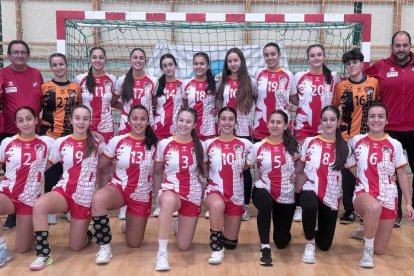 Equipo cadete femenino dirigido por Miguel Ángel Peñas.