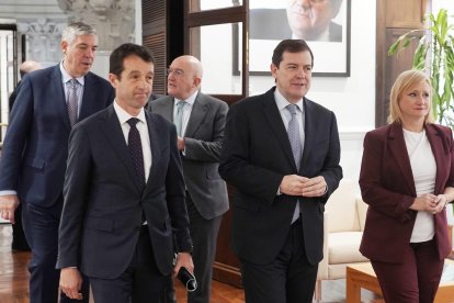 Alfonso Fernández Mañueco, Ángel Escribano, Leticia García, José Vicente de los Mozos y Jesús Julio Carnero.