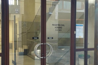 Puerta de entrada del Registro Civil de Valladolid