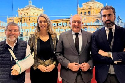 El alcalde de Valladolid, Jesús Julio Carnero, junto al presidente de CEOE Valladolid, Carlos Magdaleno, y la presidenta del Cepyme, Ángela de Miguel,
