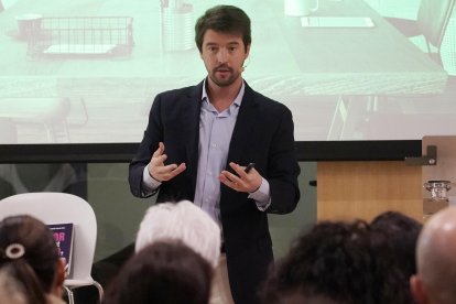 Alejandro Villena con la Asociación Trechel en su programa ‘Boomerang’ para educar sobre los retos y consecuencias que arrastra la pornografía en los adolescentes y en las familias.